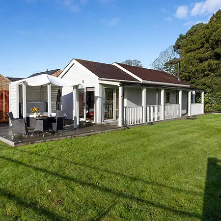 The Pavilion - With Hot Tub *