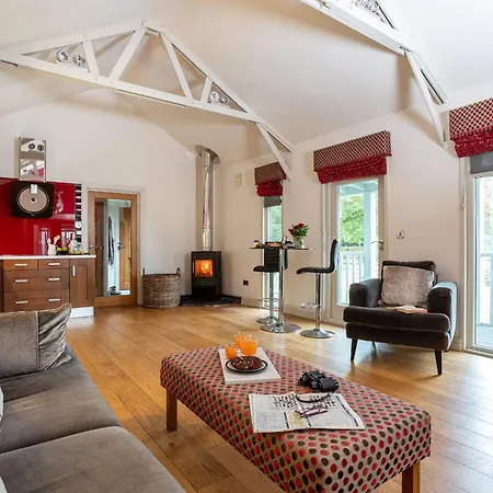 The Pavilion - With Hot Tub * Kirkby Lonsdale