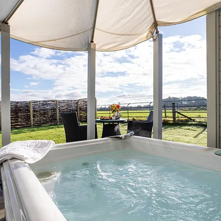 The Pavilion - With Hot Tub